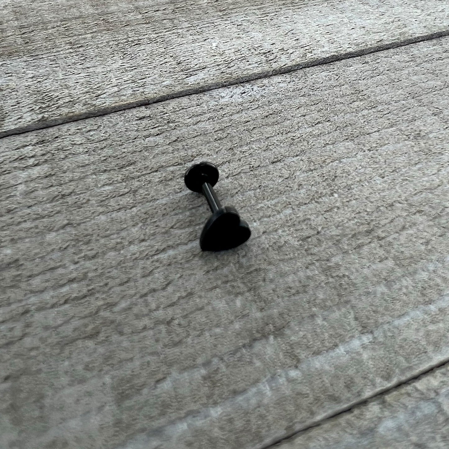 16G 5/16 Black Simple Heart Internally Threaded Labret Tragus