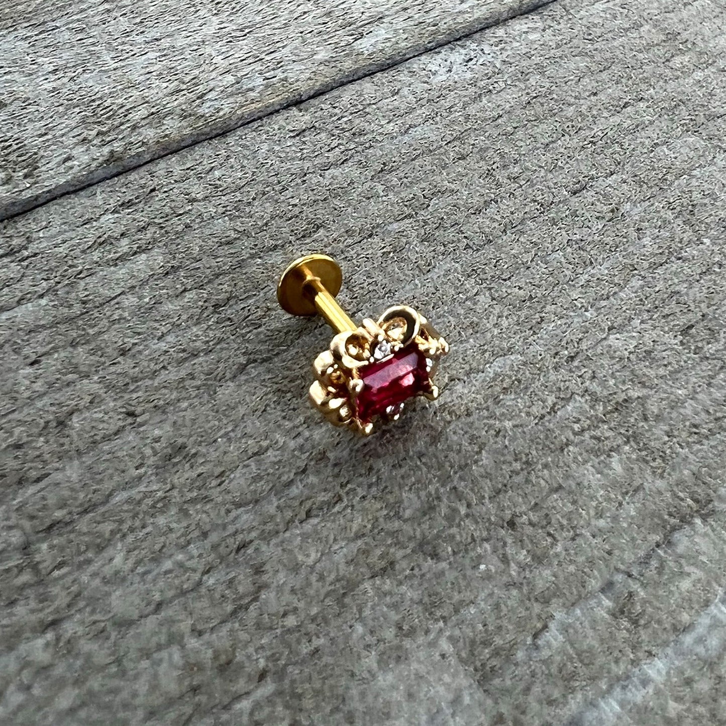 16G 1/4 Red Gem Gold Tone Regal Escutcheon Labret Monroe Tragus