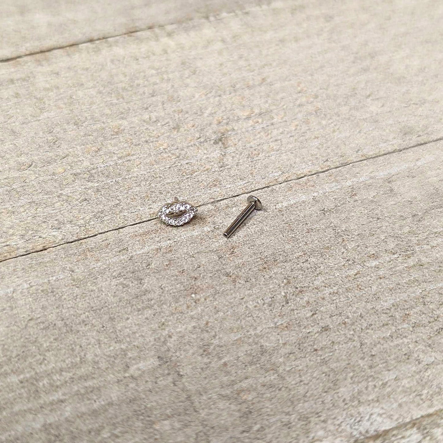 16G 5/16 Clear CZ Gem Kissy Lips Threadless Labret Monroe Tragus