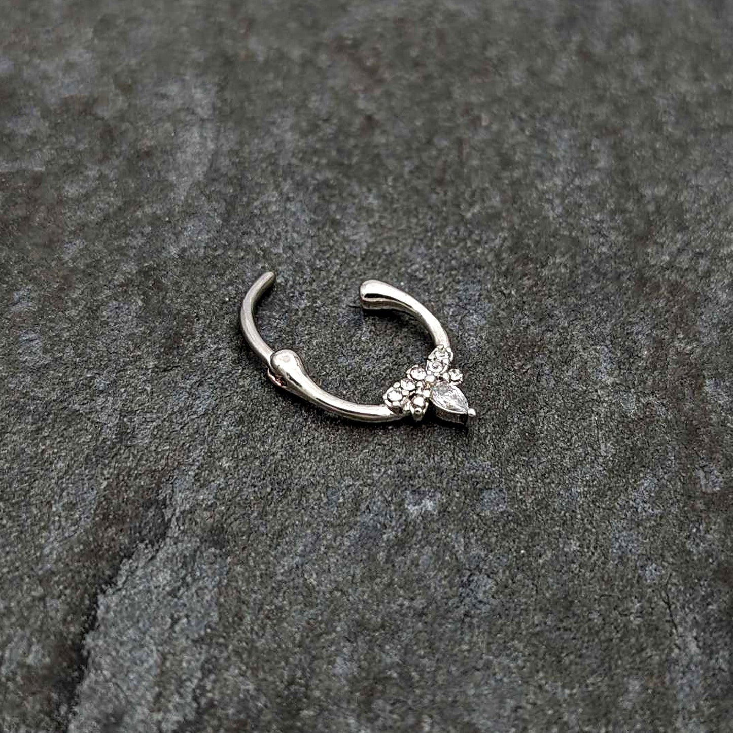 16G 5/16 Clear Gem Bee Glamour Cartilage Clicker