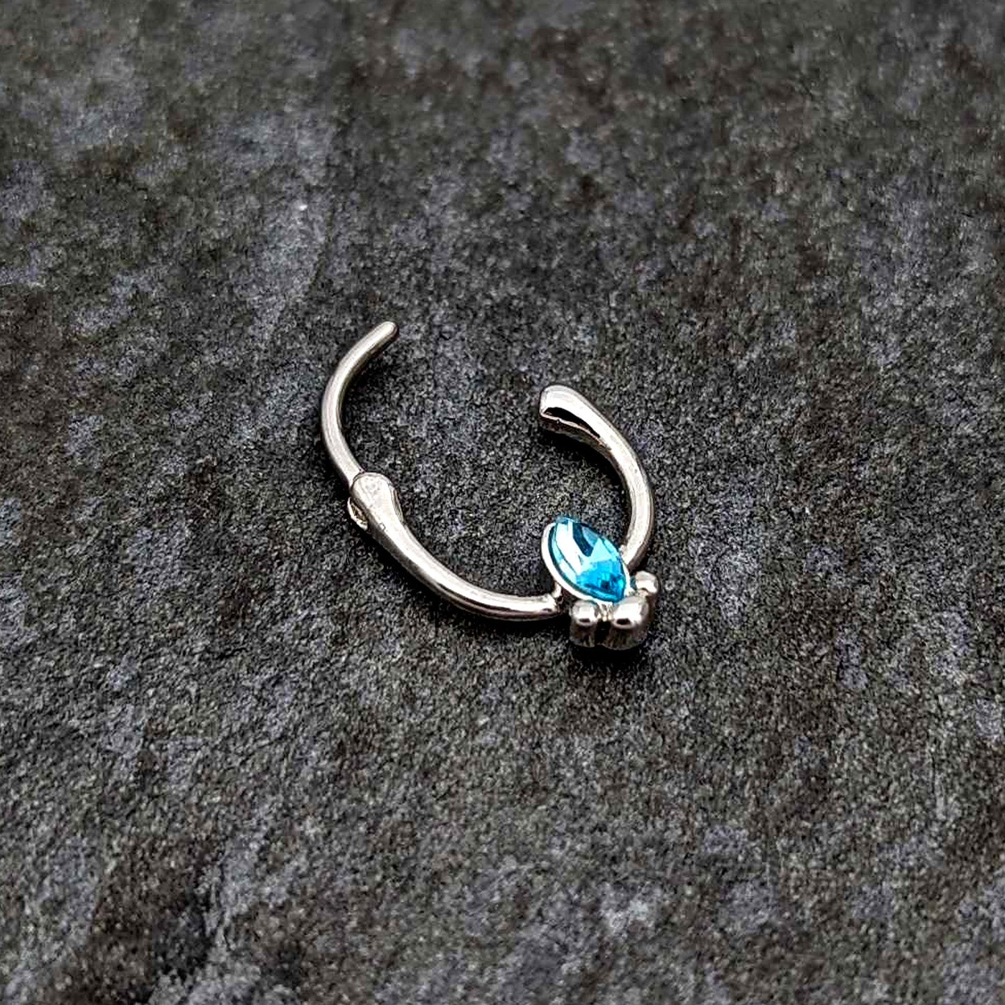 16G 5/16 Blue Gem Deco Oval Cartilage Clicker